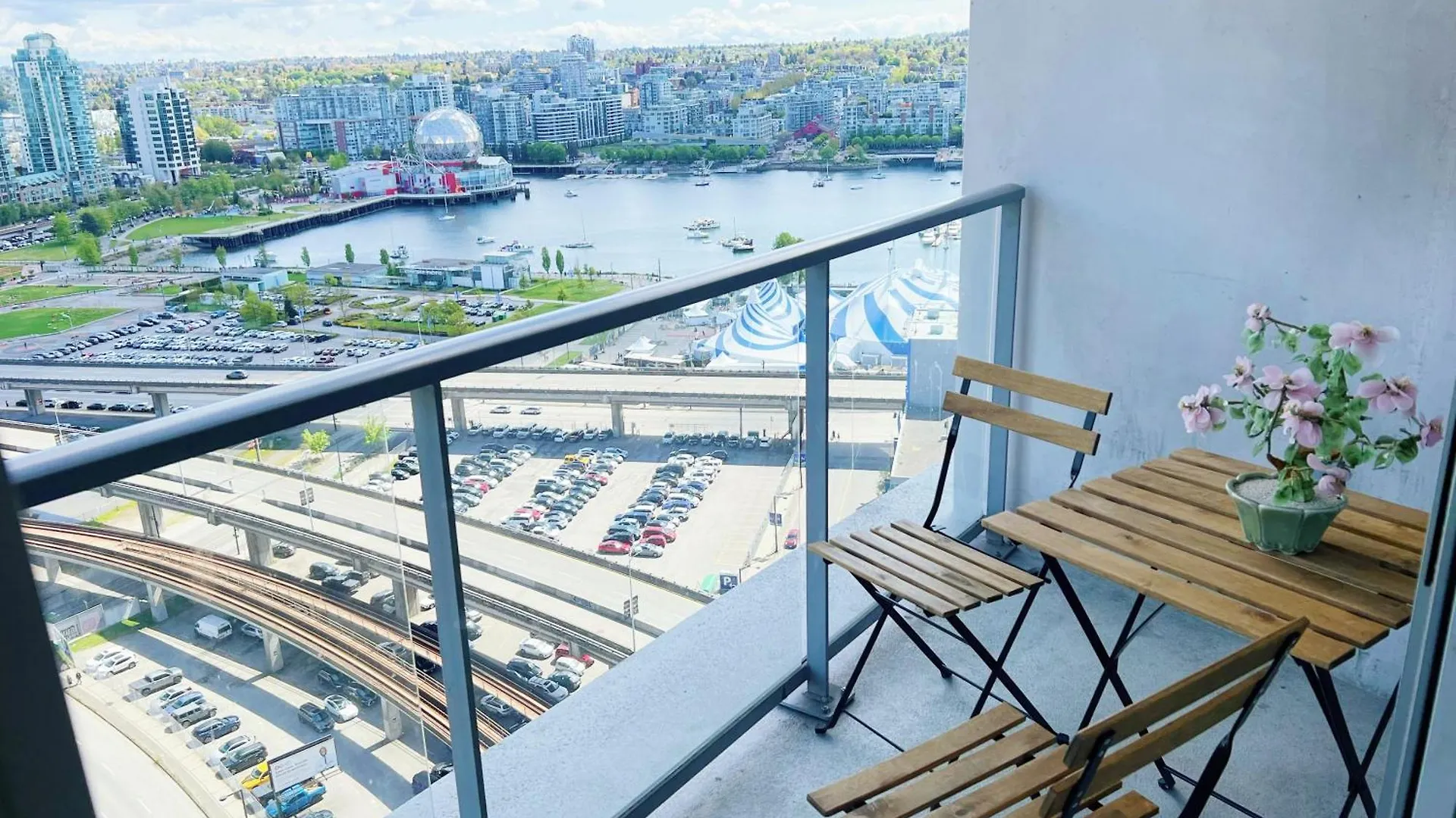 Apartamento Downtown Amazingview 2Bd2Ba Freeparking Vancouver 0*,  Canadá
